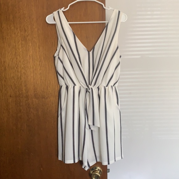 Black and white Romper - Picture 2 of 3